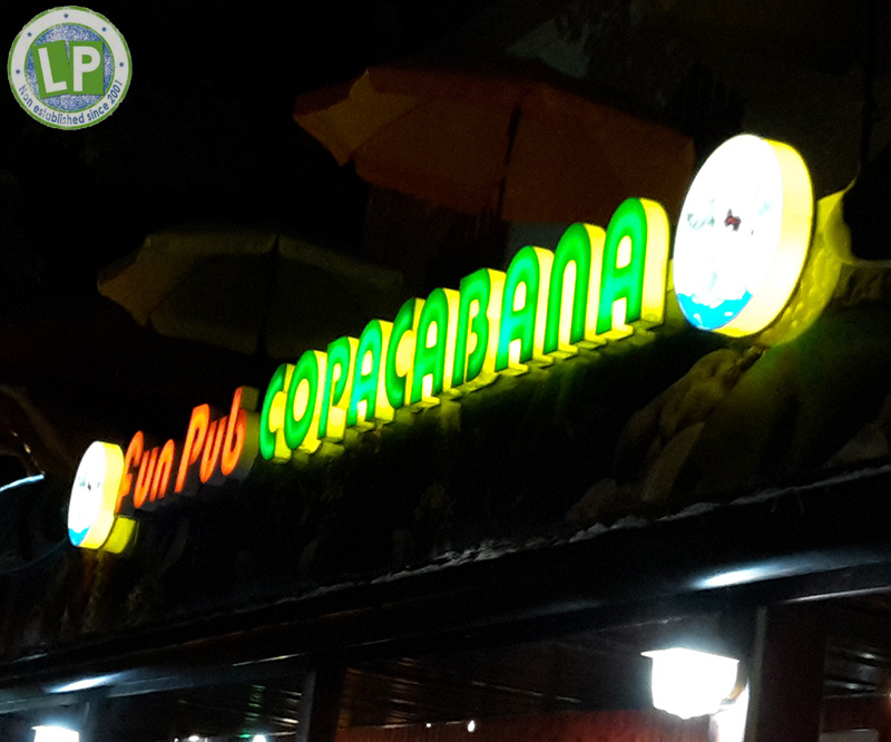 Jugendreisen Partyurlaub Rimini - Copacabana Schild von außen
