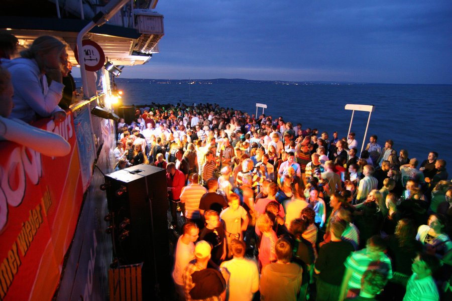 Jugendreisen Siofok Informationen - hier Partyboot