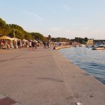 Jugendreisen Novalja Kroatien Informationen Strandpromenade am Abend