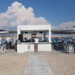 Novalja Zrcé Beach Kroatien Cocktailbar und Liegenverleih