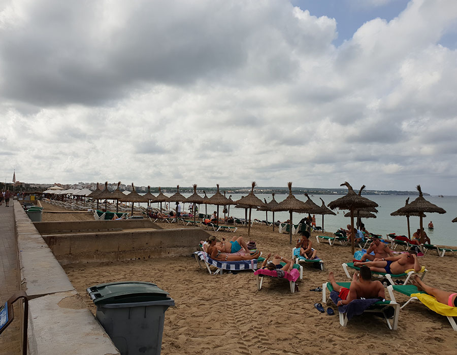 Partyurlaub im September Mallorca Strand vor Megapark