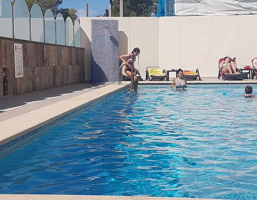 Partyurlaub September Erfahrungen Pool Hotel