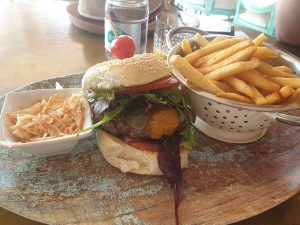 Burger im Cafe Träumeria -Essen gehen in Cala Ratjada Tipps und Empfehlungen