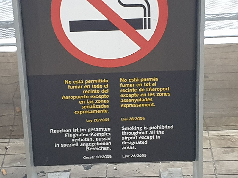 Hinweis zum Gesetz in Spanien in Sachen Rauchen am Flughafen