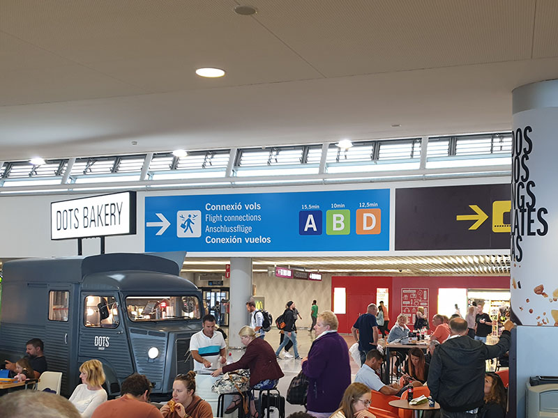 Raucherbereich Flughafen Palma nach Sicherheitskontrolle am Gate C