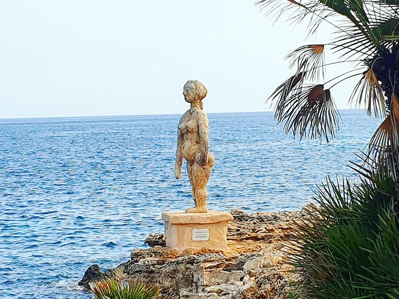 Statue am Meer