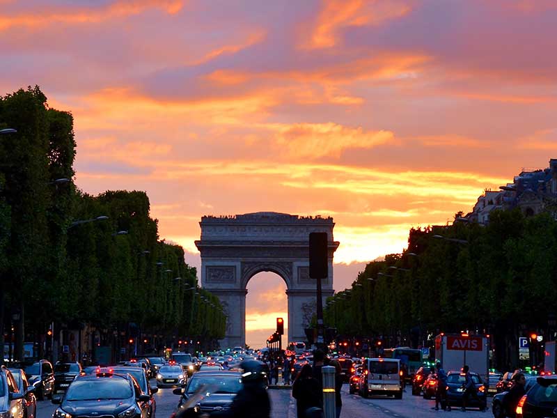 Champs Elysees am Abend - Paris die Stadt der Liebe
