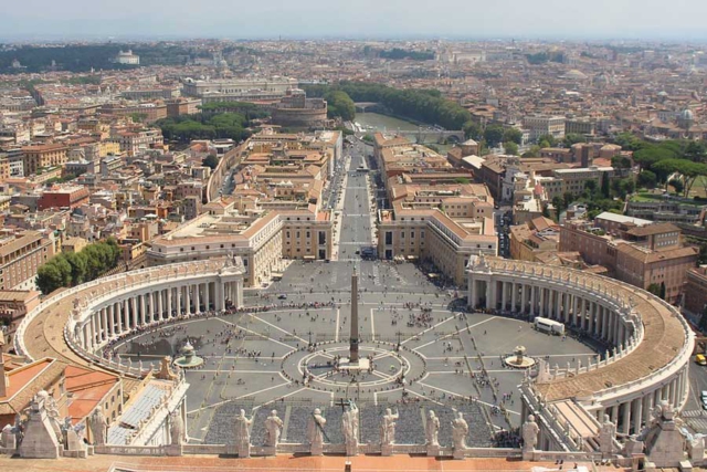 Petersplatz im Vatikanstaat Sehenswürdigkeit Städtereise Rom