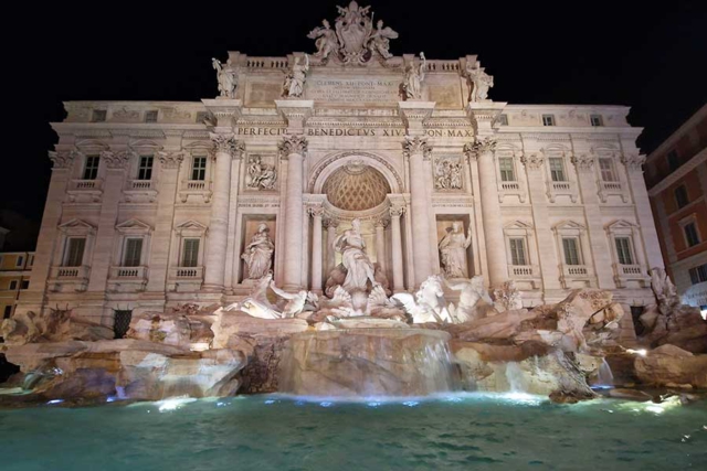 Städtereise Rom im Oktober hier Sehenswürdigkeit Tipp Trevi-Brunnen bei Nacht
